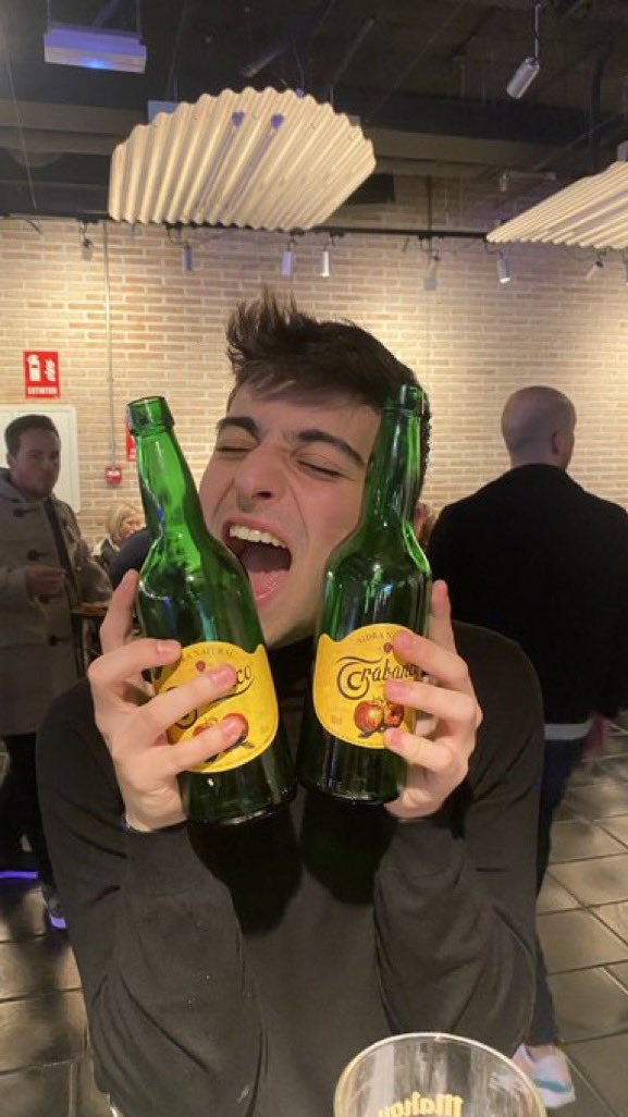 jjbonarchive's tweet photo. 🍻🍾 https://t.co/gFnoUN88Zs