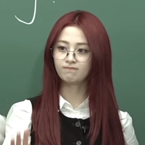 daily yunjin tweet media