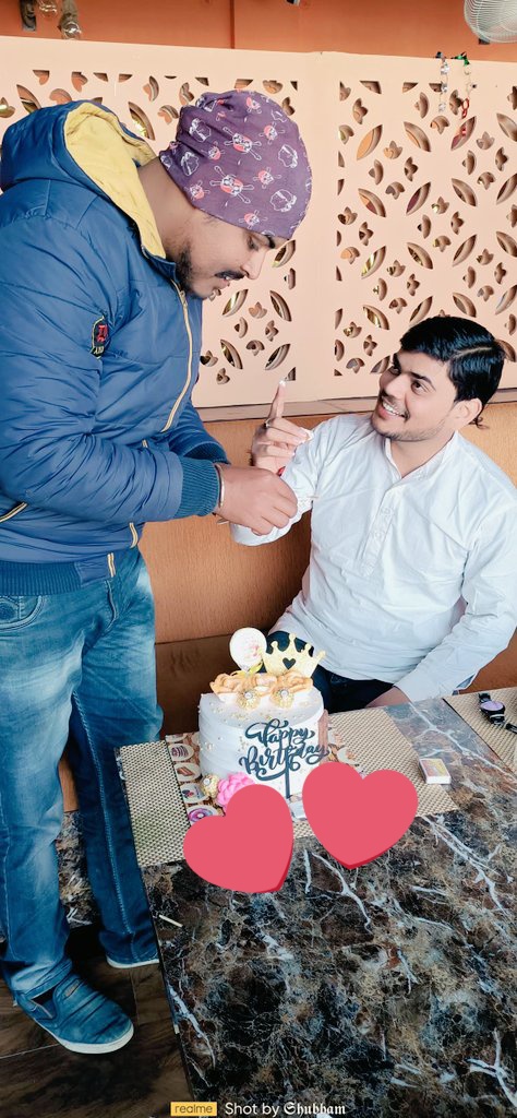 देखो शुकुल, केक कायदे से मुंह पे पुतवा लेना, डिस्टम्पर थोड़ी ना है भाई ...
Happy birthday Bhai 🎉🎂🍰🥳❣️
<a href="/mayankshukl1/">MayankShukla Su</a>