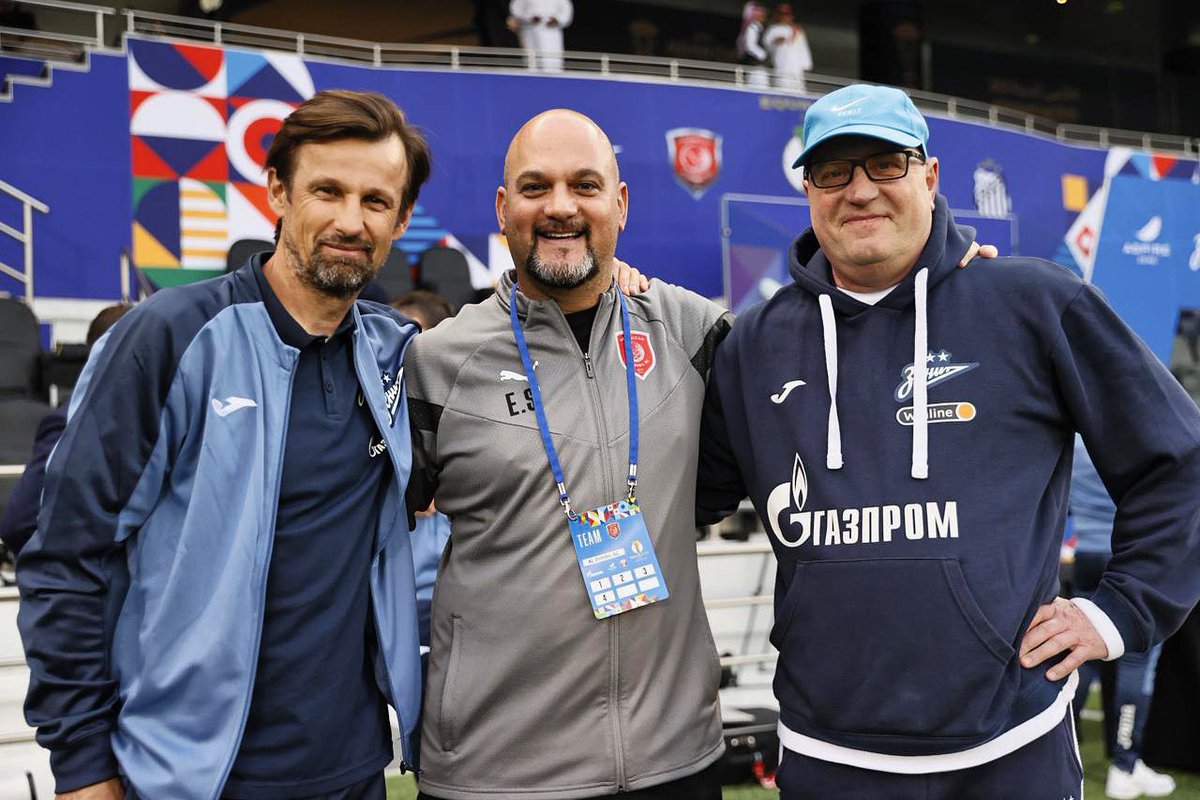 Incredible how small the world is! 
Chance to connect with some wonderful friends that I met through football. 
#friends #football #life