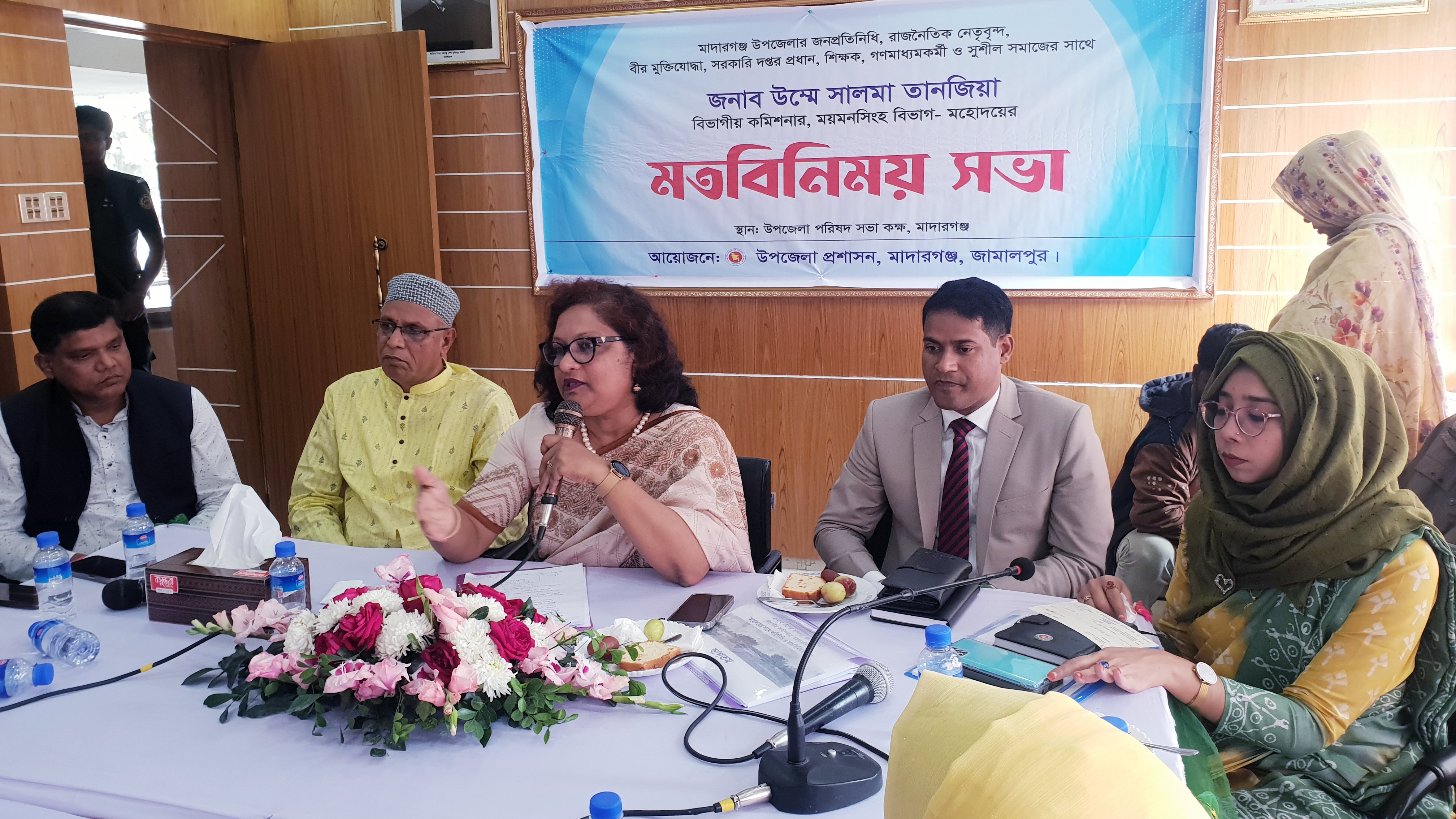 মাদারগঞ্জে সুশীল সমাজের সাথে ময়মনসিংহ বিভাগীয় কমিশনারের মতবিনিময় সভা