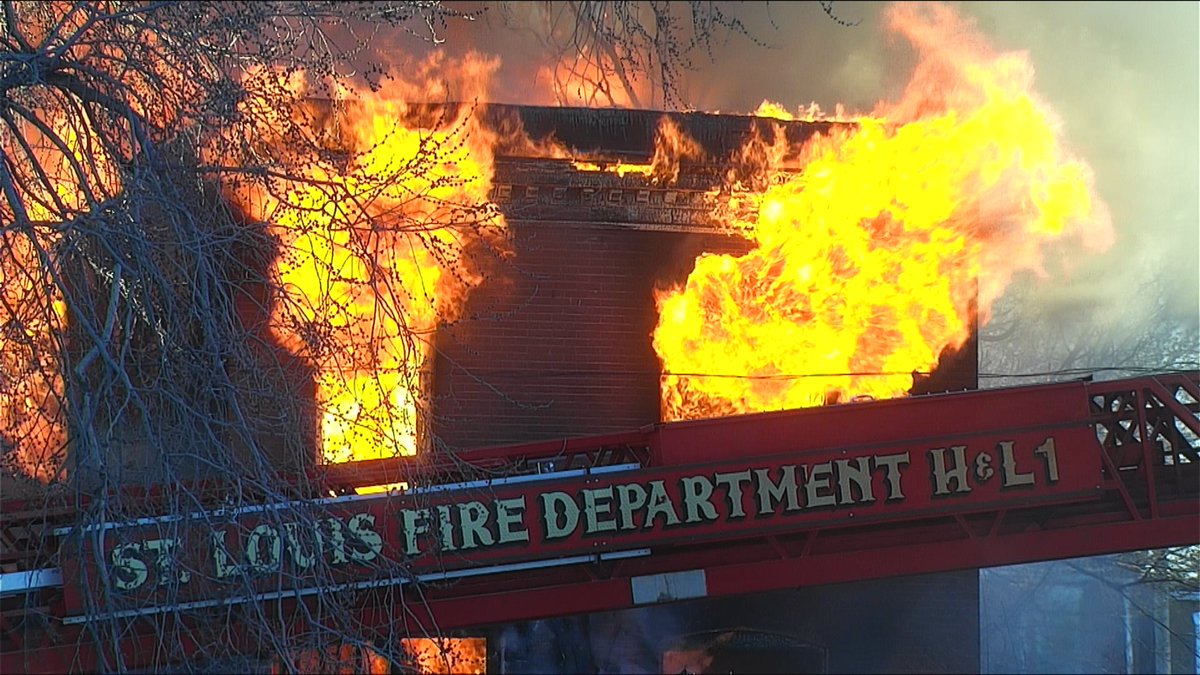 DrewMitchellTV's tweet photo. @STLFireDept on the scene of a vacant house fire on Kennerly in north St. Louis. @KMOV #n4tm https://t.co/41Ljg1D313