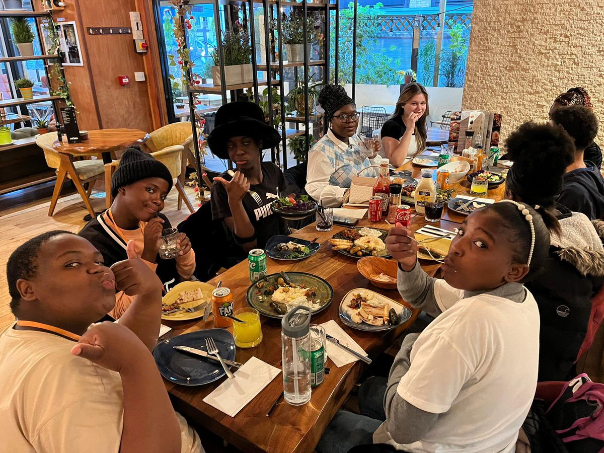 sharedifference's tweet image. An inspirational day four was spent at @UCL east campus where Kate Irwin and Molly Cofman-Nicoresti lead the group through interactive workshops around employment and interview skills. We finished the day with a fantastic Turkish feast at the fabulous CheMen restaurant. 🧡🧡