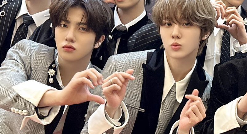 난 이게 개웃김 원진형아 하트 무시하고 내갈길가시는 성민이ㅋㅋㅋ 원진이 짝사랑 ing..ㅋㅋ