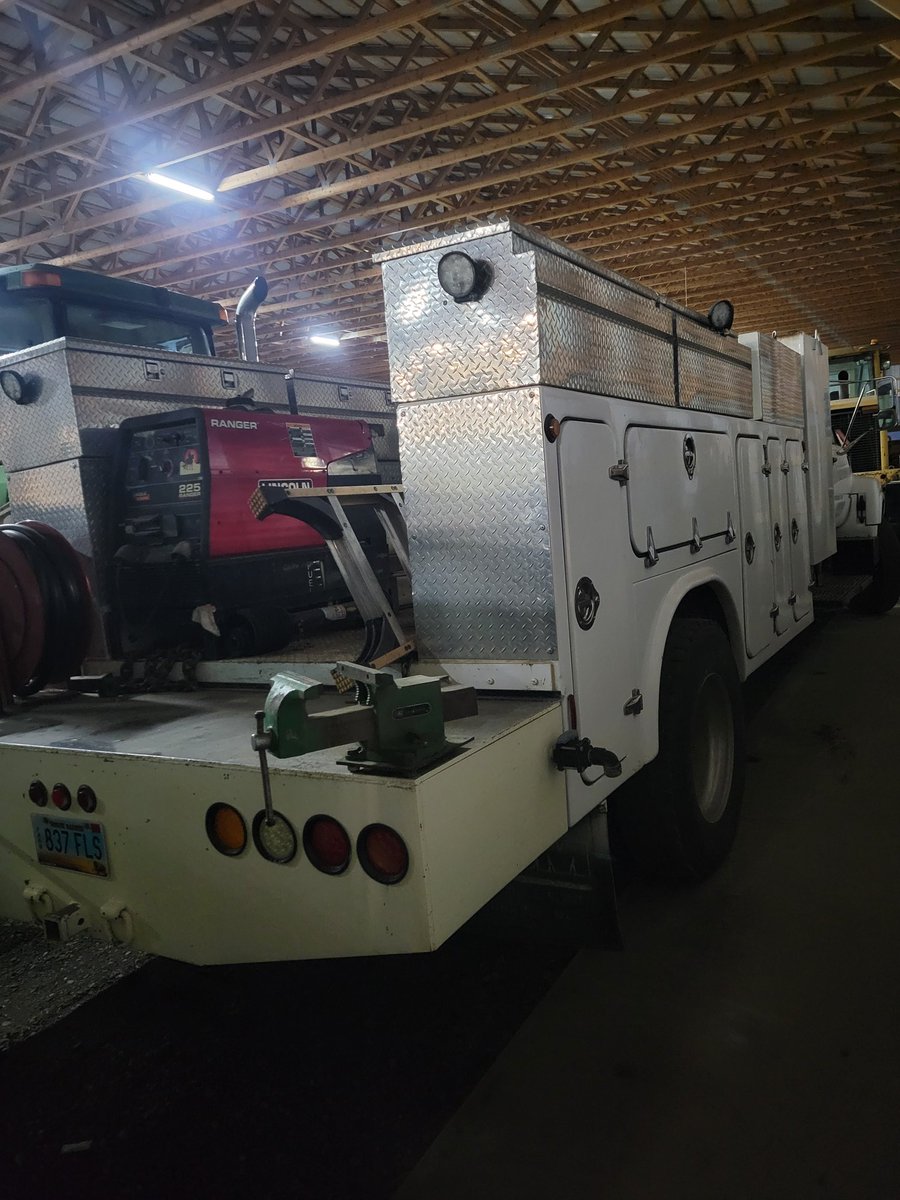 Service truck gurus, what's this rig worth? 1997, 125k miles, 3136 cat, Allison,  air brakes, ac, 800 gal fuel, 2-70 gal oil tanks, pto driven 165cfm compressor,  12' fiberglass body