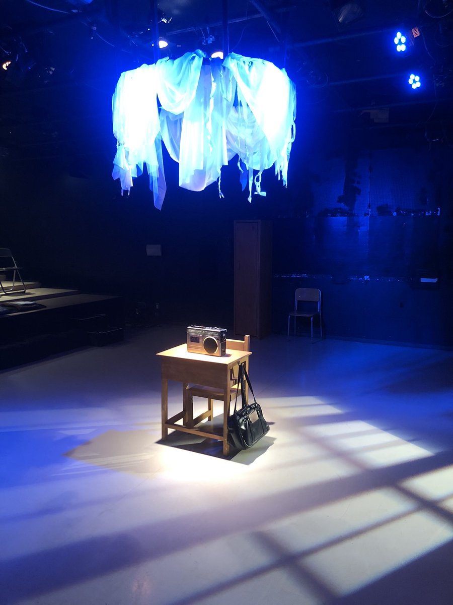 unai_co3's tweet image. 早稲田大学で #劇団てあとろ50 の #わたしの星 を観劇！

これは未来の話なのかな？
火星への移住がほとんど完了し、過疎化した地球に残った学生たちの演劇物語。

全員で一つの歌を紡ぎ踊るシーンがなんだかジーンと来ました。楽しそうに演じていた皆さんが気持ちよかった！