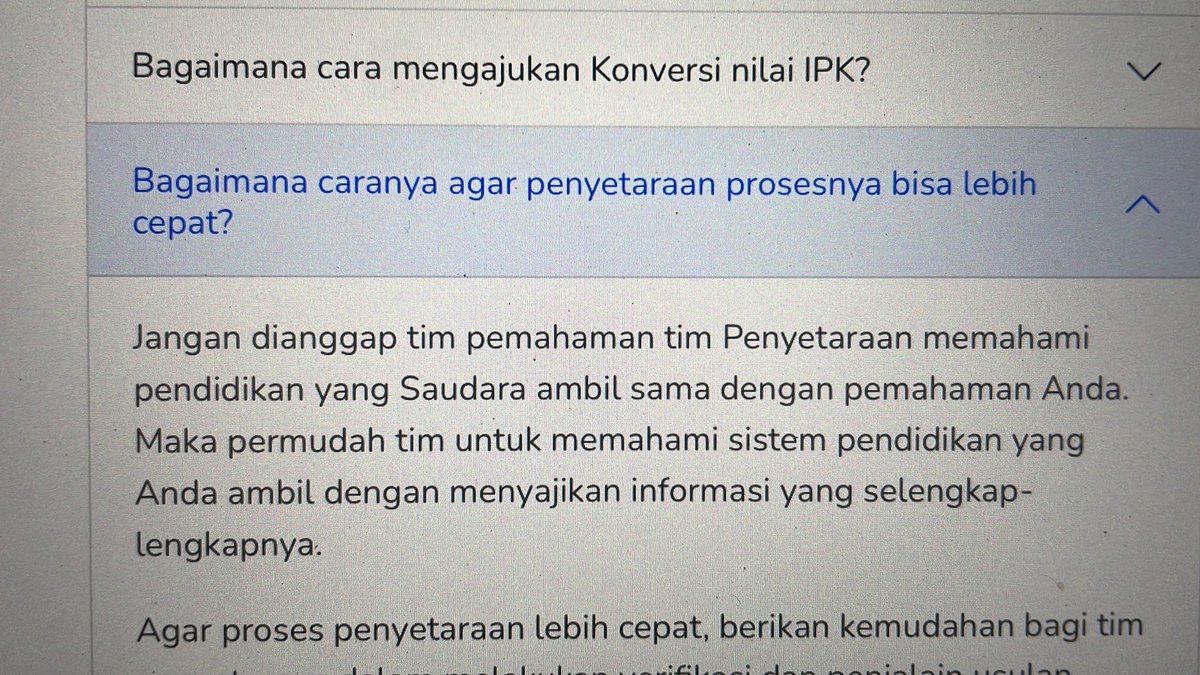 SindiDiSini's tweet photo. Lagi bacain FAQ Kemendikbudristek soal penyetaraan ijazah. Dua jawaban ini kok terasa nyebelin seperti tidak layak ada di website resmi. https://t.co/2Utes8bwaE