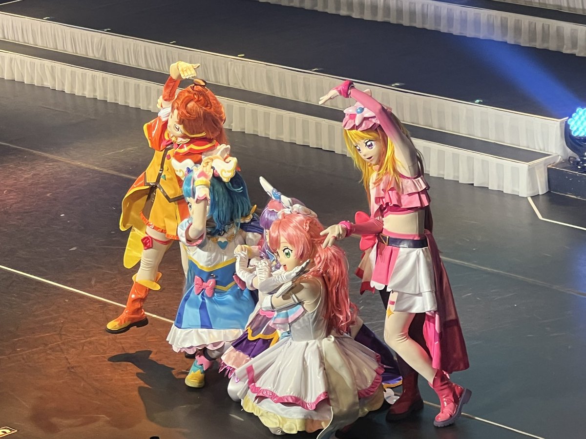 加隈亜衣ちゃんが載せてるみんなの写真のポーズこれで泣いた；；；；
(ファミリー公演は写真撮影タイムがあった) https://t.co/XBVZ7SDCHJ