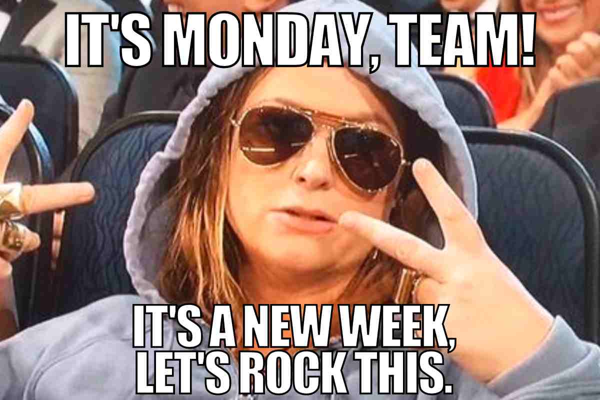 CoinMarketCap's tweet photo. It's Monday, fam!
How are we feeling? #bullish or #bearish? 🐂 🐻 https://t.co/unFXrVsVkS