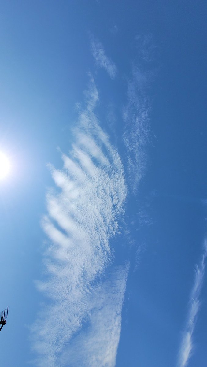 millykyleung's tweet image. When the sky turns into a masterpiece and paints with dreams.