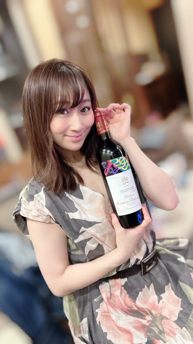 このワイン🍷美味しかったなー❤️  3/3 ２４時の誕生日ラビリンスで1本目のお祝いシャンパン入れてくれる方は決まりましたー❤️ 是非2本目のご予約受付してます🤣  3/2.3.5.6と誕生日付近のラビリンスご来店ご予約を受け付けてしてまーすw ☟ https://t<a href="/tag/%E5%B7%9D%E4%B8%8A%E3%82%86%E3%81%86"class="tags"><span>#川上ゆう</span></a><a href="/tag/labyrinth_tokyo"class="tags"><span>#labyrinth_tokyo</span></a>