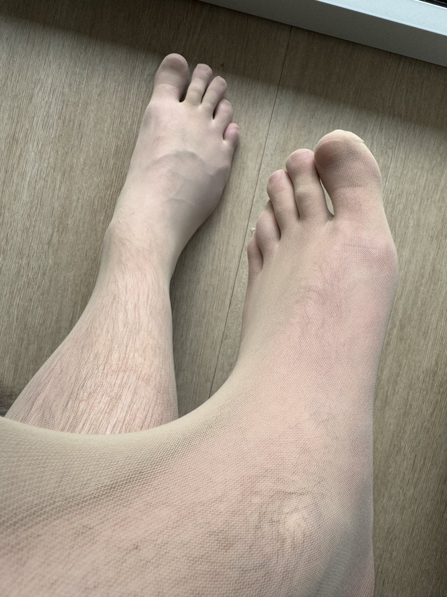 #collant #nylon #panthyhose #pantimedias #tights #pantyhosefetish #blacksheertights #NylonLegs #legs #PantyhoseGang #Strumpfhose #nylons #stockings #collant_lover #nylonfetısh #nylonaddict #nylonstreet #パンスト