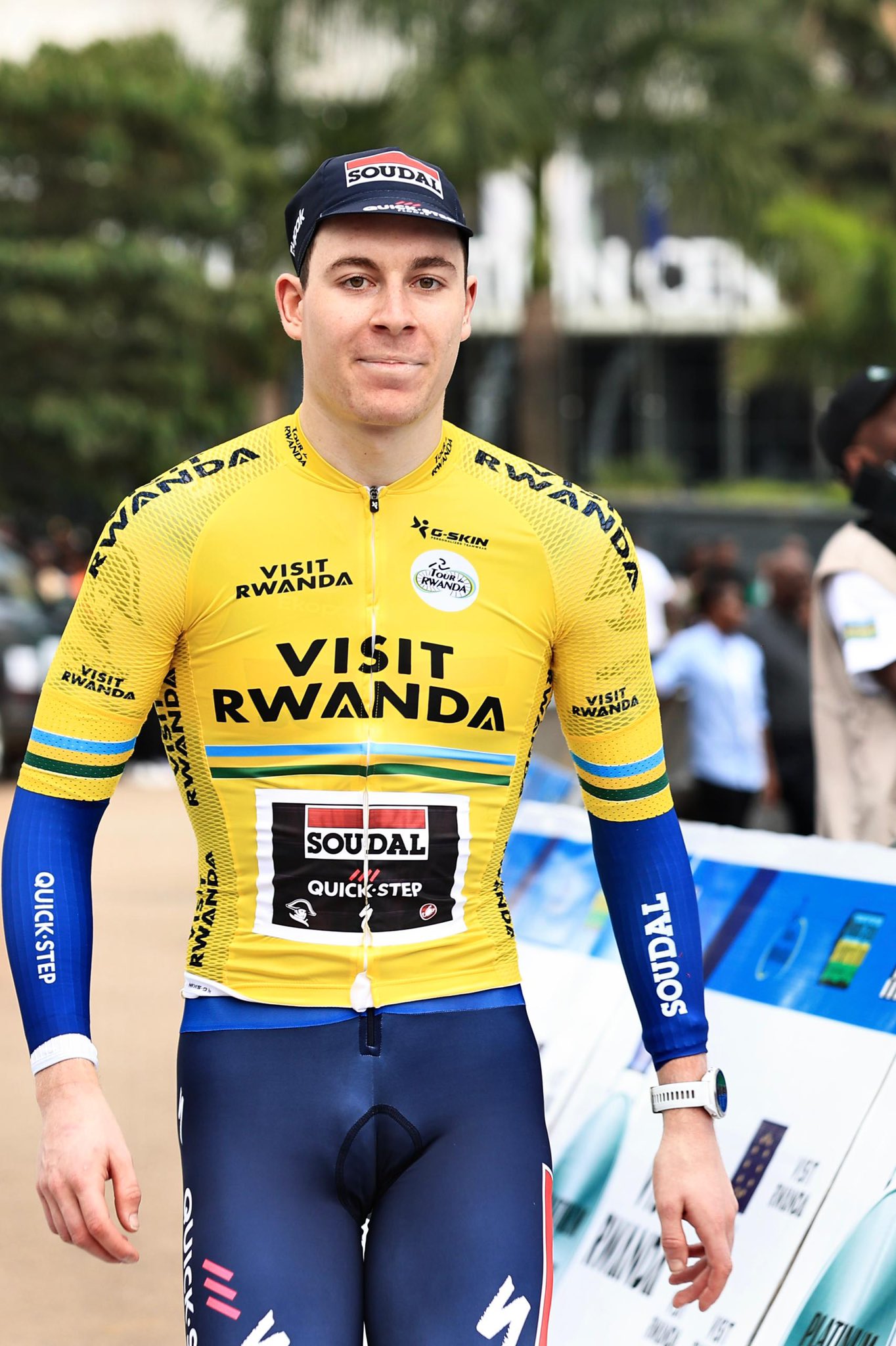 GGn8orDXwAACz3j?format=jpg&name=large