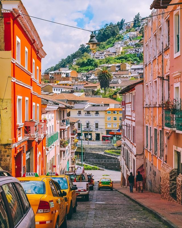 Explore Quito, Ecuador 🇪🇨⁠⁠ ⁠ 📸dewslens afarmedia⁠ Imagine savoring the flavors of a hidden local eatery or exploring a breathtaking landscape known only to locals! Start planning your next adventure here: l8r.it/9Wnp 🙌🏻😉🌎️⁠