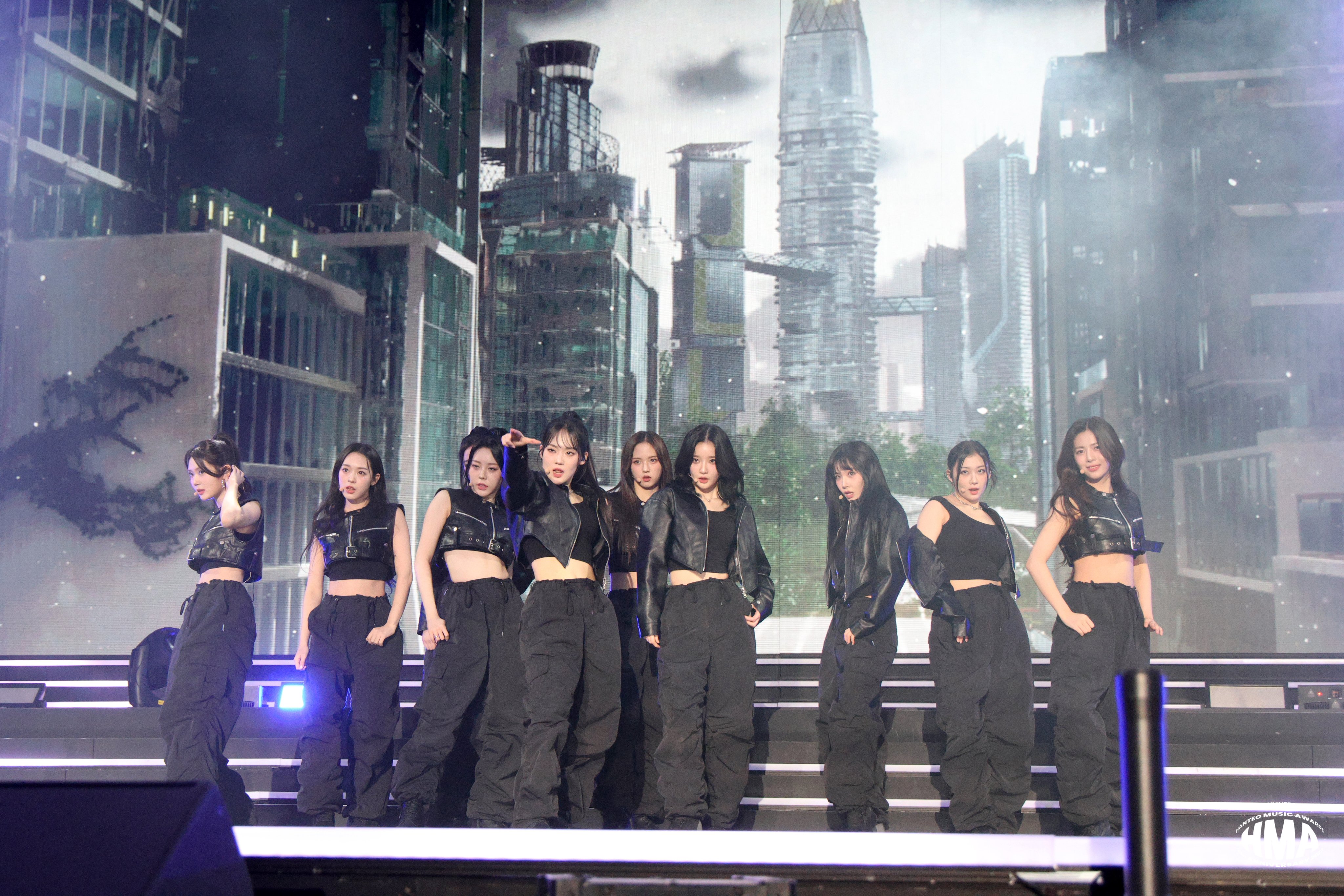 GGn9Vd2bMAA10nT?format=jpg&name=4096x4096