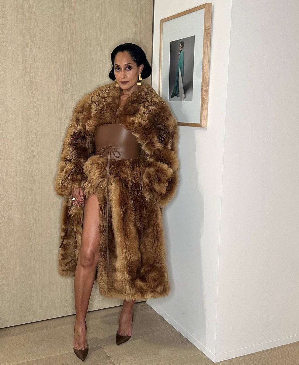 churchofysl's tweet photo. tracee ellis ross is how i’m trying to be when i get older https://t.co/tEfIGgn1IN