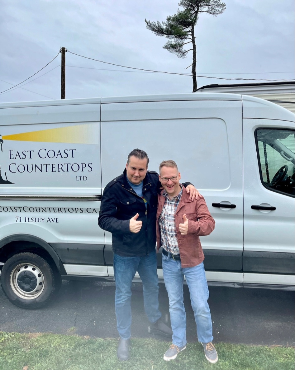 eccountertops's tweet photo. Here's a #SundayFunday #Throwback to a couple of "installers" 😉 getting ready for a roadtrip. Share your Sunday plans in the comments below! 👇 https://t.co/eDozQmslOf