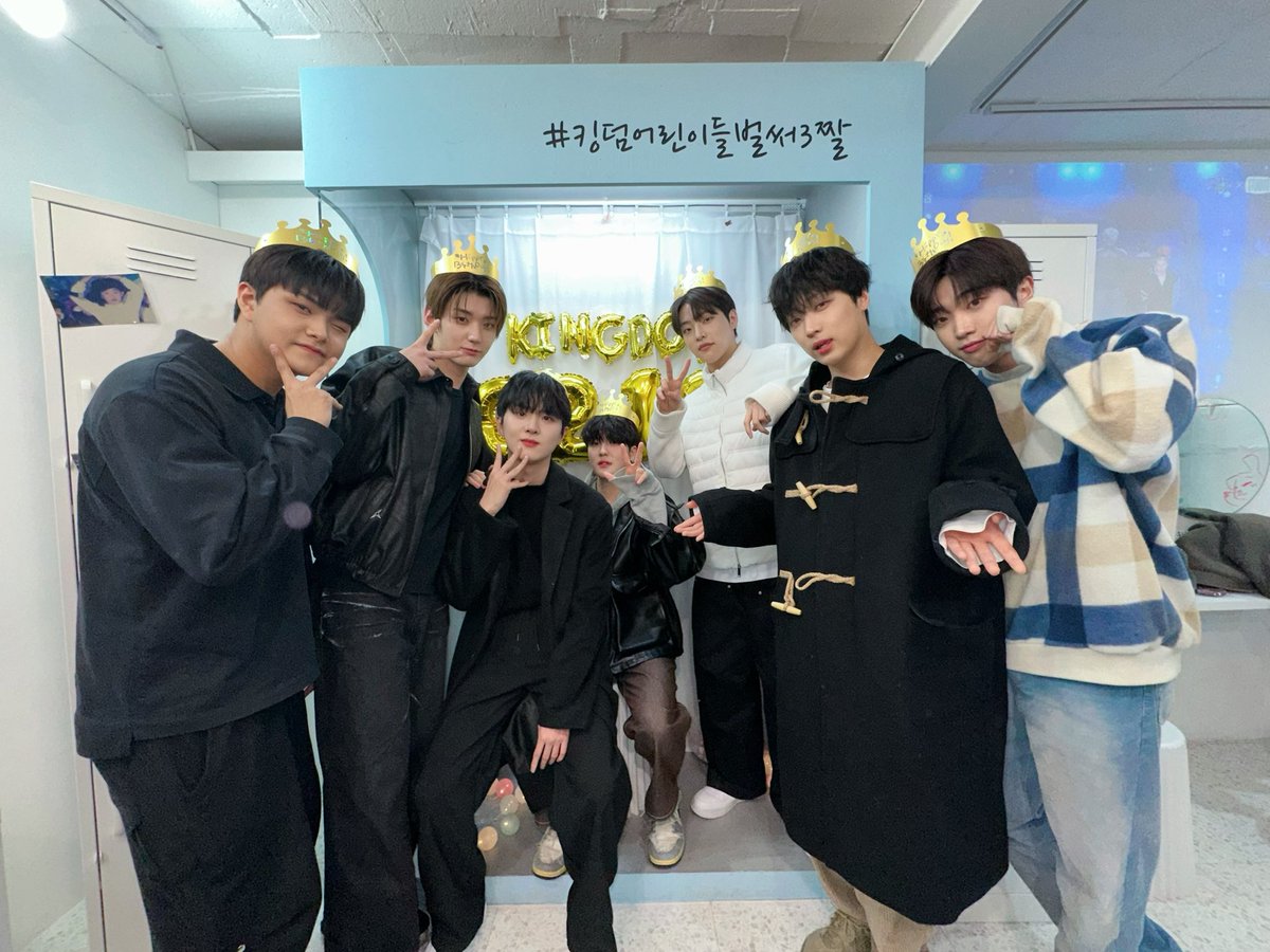 TheKingDom_GF's tweet photo. [👑]

<킹덤 3주년 라이브🩵>

3주년 축하해 줘서 너무 고마워😍
킹메!! 우리 앞으로 행복한 시간 더 많이 채워가자
오래오래 함께해~🩵🩵

#KINGDOM #킹덤 
#킹덤_3주년_컴퍼니 #킹덤_3주년이요 
#위버스라이브 https://t.co/YmeU0ay3J1