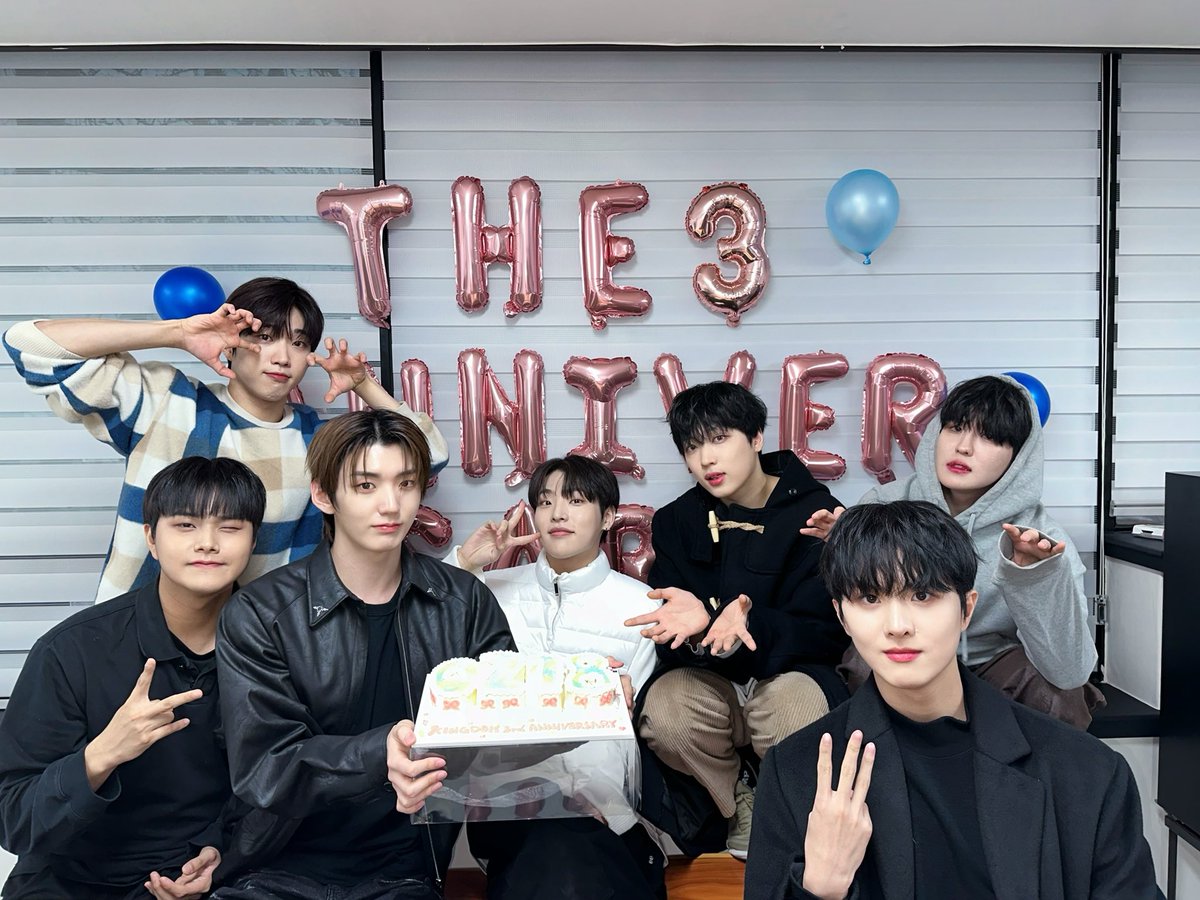 TheKingDom_GF's tweet photo. [👑]

<킹덤 3주년 라이브🩵>

3주년 축하해 줘서 너무 고마워😍
킹메!! 우리 앞으로 행복한 시간 더 많이 채워가자
오래오래 함께해~🩵🩵

#KINGDOM #킹덤 
#킹덤_3주년_컴퍼니 #킹덤_3주년이요 
#위버스라이브 https://t.co/YmeU0ay3J1