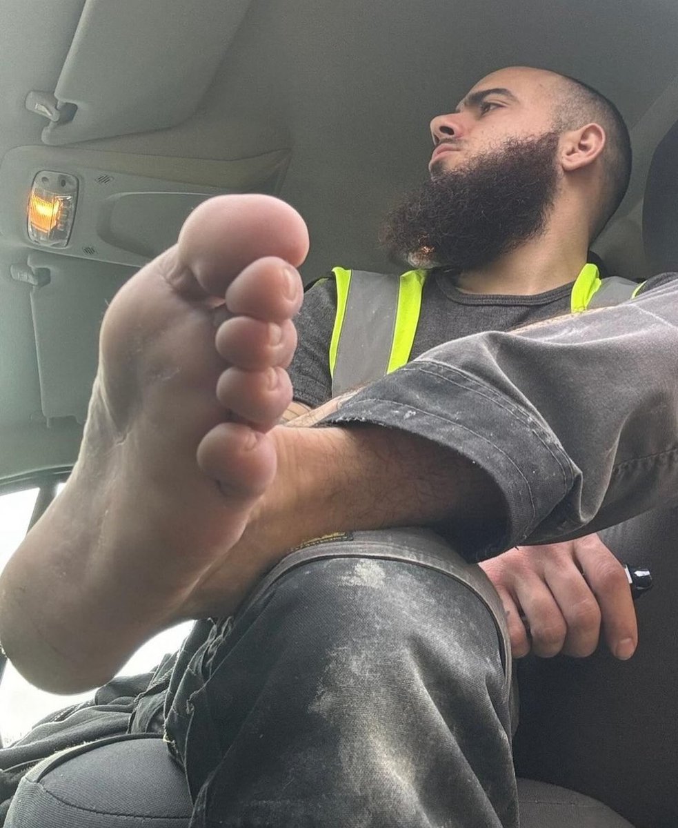feetboysW's tweet photo. #feet #malefeet #gayfeet 👣 https://t.co/BhFgddPhv5