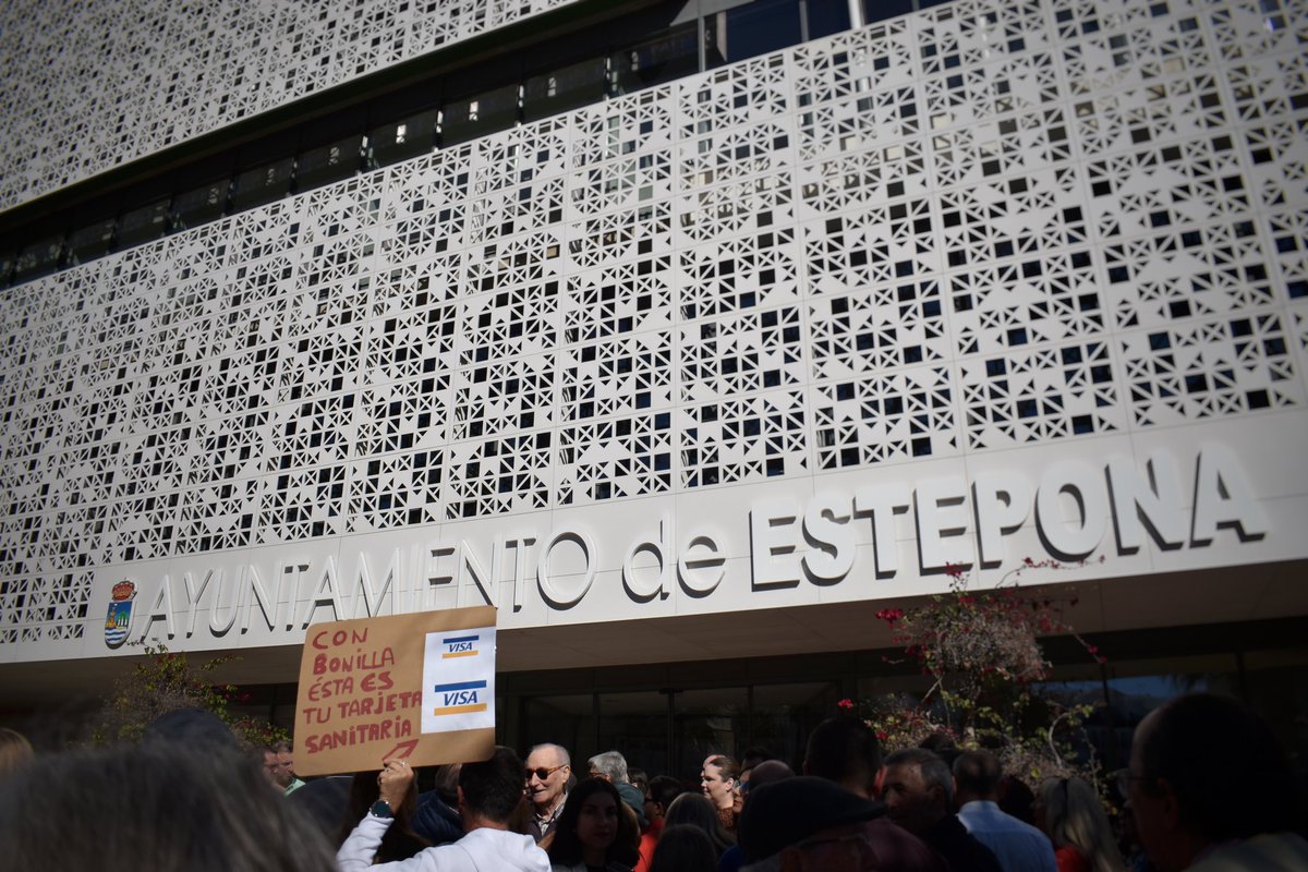 mariaguees1's tweet photo. 🏥En Estepona hay un hospital vacío y sus vecinos tienen que recorrer 40 km para ser atendidos en Marbella.🏥

🤔La paradoja de la privatización del Sistema Sanitario Andaluz. 🤔

ABRO HILO🧵 https://t.co/GLtTmaWMEG