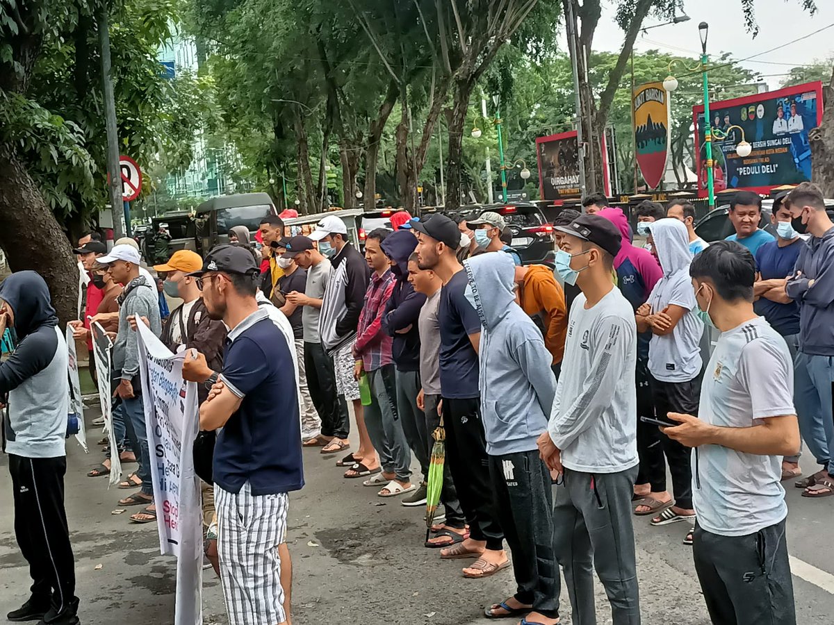 Nazari1010's tweet photo. #End12YearsInLimbo_Indonesia
Refugees in Indonesia are living in a limbo for almost a decade but there is no organization or country to hear them and help them. https://t.co/PSWu0LHEKL