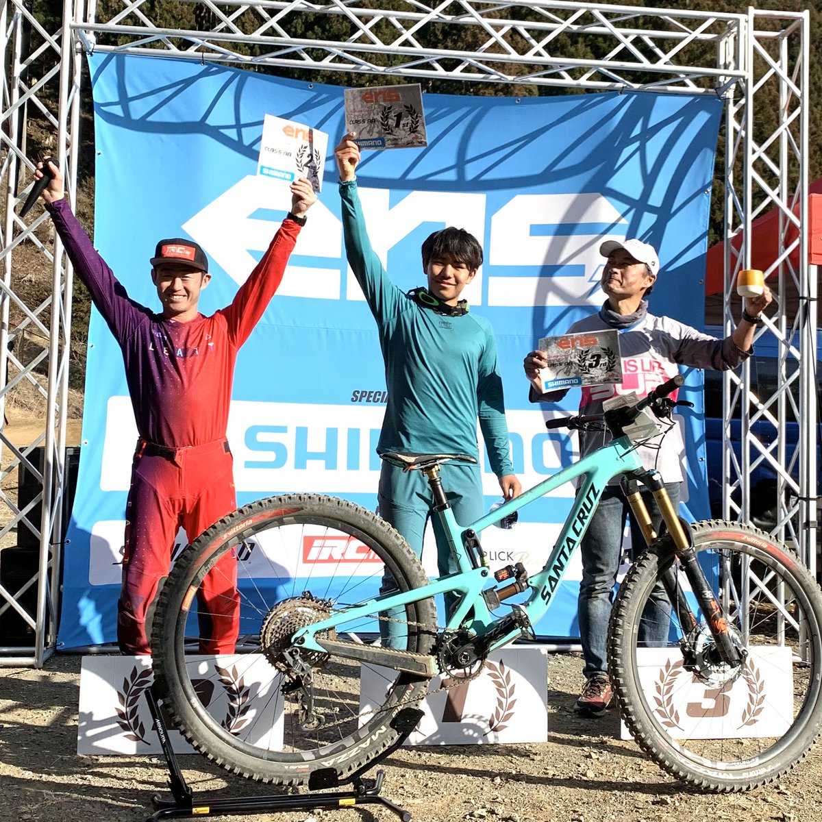 ringokan0001's tweet photo. そして‼️
輪娯館サポートライダーの幾田悠雅選手がENSライツ秩父でAAクラス優勝🏆
そして、総合でも優勝されました✨🥇🏆✨
おめでとうございます🎊

#vittoria
#crankbrothers
#MAGURA
#ODI
#CHRISKING
#5DEV
#MUCOFF
#輪娯館 https://t.co/GYHBbYF4bh