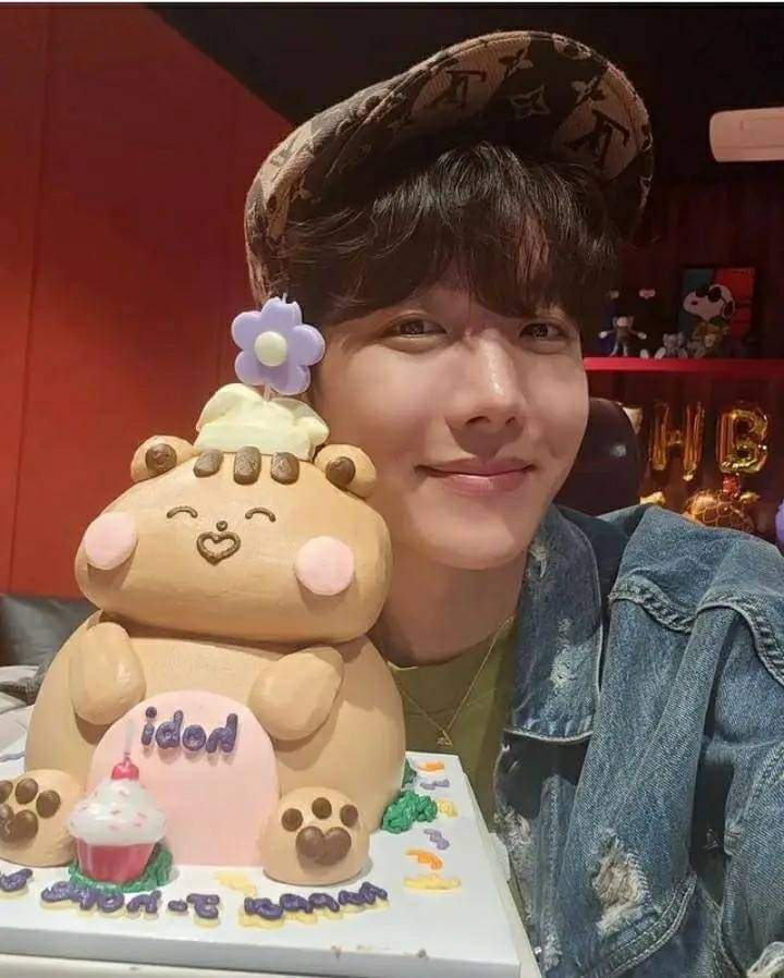 Happy happy birthday hobi 🎂🎂🎂 always take care of yourself 💜💜💜 love @ miss you more more 😘😘 @jhope @BTS_twt