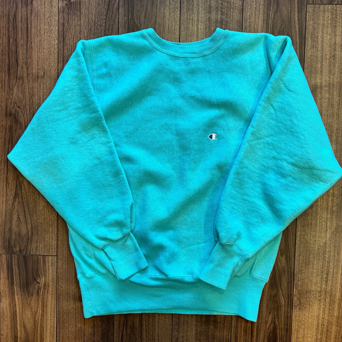 riverforest23's tweet photo. 激レア・ティファニーブルーのチャンピオンリバースウィーブを購入しました！

以下も目の位置がずれているイレギュラー品！

これから大切に育てます:))

#chanpion #reverseweave #チャンピオン #リバースウィーブ #90s #90年代初期 #ティファニーブルー https://t.co/S8d9PE6Jhg