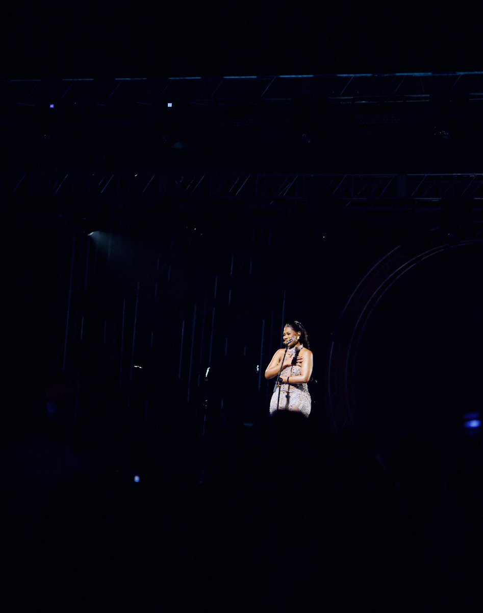 abdiaslaguerre's tweet photo. 📸 @dezObri wow I love my job 😎#NextLighting #lux @rutshelle #RGX concert. The art of lighting is beautiful. https://t.co/Ry0ITekkSc
