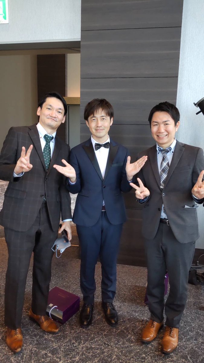 BestLianPlus's tweet photo. 今日はタレントのGENKING.さんが立ち上げた、
ウェディングブランド『Ameris』の
Collection発表会にご招待頂き、コンラッド大阪へ‼️
会場ではGENKING.さんとラジオ・DJ・タレントとしてご活躍されているU.K.さんとお写真を撮って頂きました😄
#ameris #foursis #コンラッド大阪 https://t.co/9ylNlDF8ag