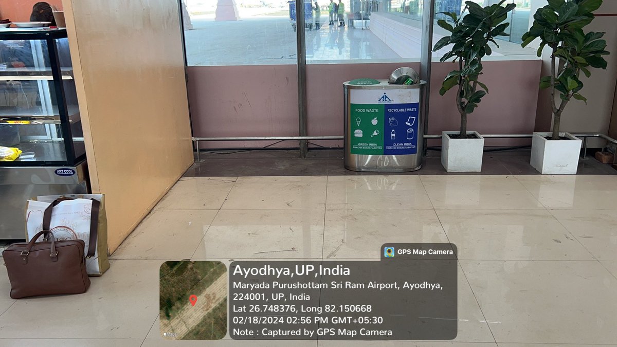 MayankDixit15's tweet photo. Ayodhya Airport Mismanagement and If complaint they don’t do anything. It’s Ram Janmbhoomi people r coming from across world..pls Clean @JM_Scindia @Officejmscindia @myogiadityanath @AAI_Official https://t.co/74hKSYZznv