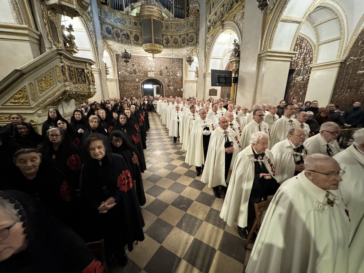 ⛪️Ich zadaniem jest pomoc duchowa i materialna chrześcijanom w Ziemi Świętej, gdzie są korzenie naszej wiary. Na #JasnaGóra zakończyły się trzydniowe rekolekcje #WielkiPost Zakonu Rycerskiego Grobu Bożego w Jerozolimie. Prosili o #pokój i zakończenie konfliktu na #BliskiWschód.