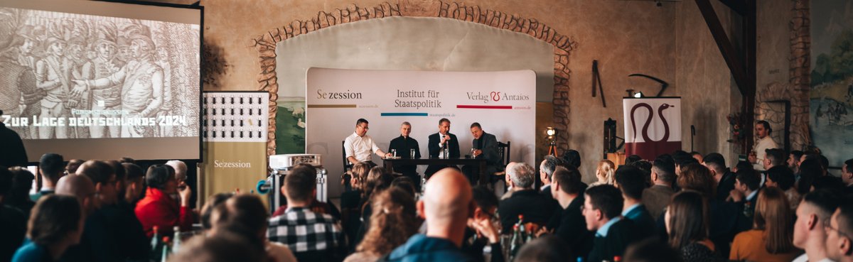 SiNetz's tweet photo. Podiumsdiskussion zur Lage 2024 mit
@BjoernHoecke, @HCBerndt, Dr. Erik #Lehnert & Götz #Kubitschek.
#Schnellroda #IfS #Winterakademie #sr1802/🧵 https://t.co/nFL1Ok1ypm