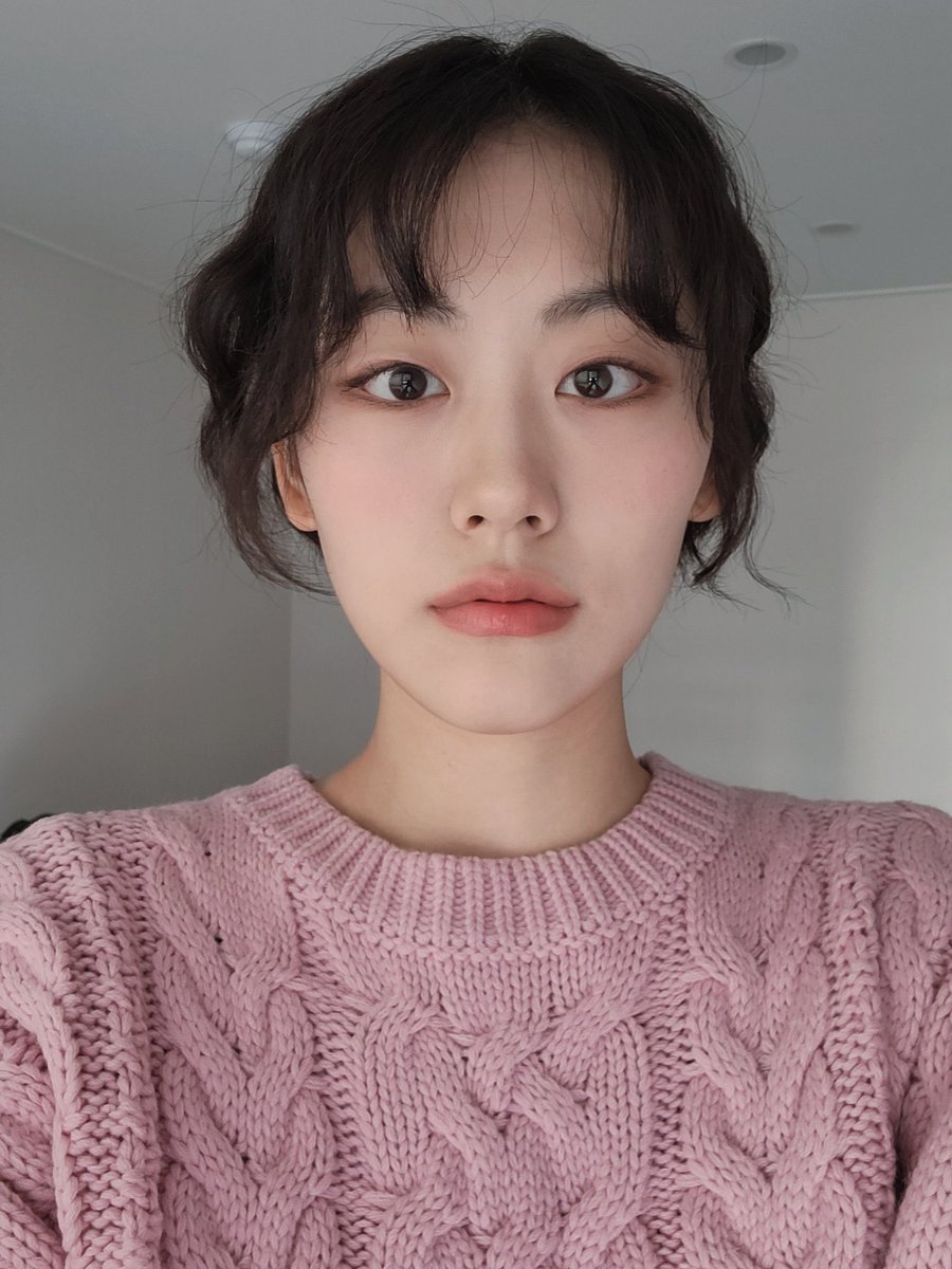 luaarchive's tweet photo. my pretty girl 🥺🫶🏻
#Hourlylua #루아 #김수경 #WekiMeki https://t.co/piWaGTIH2n