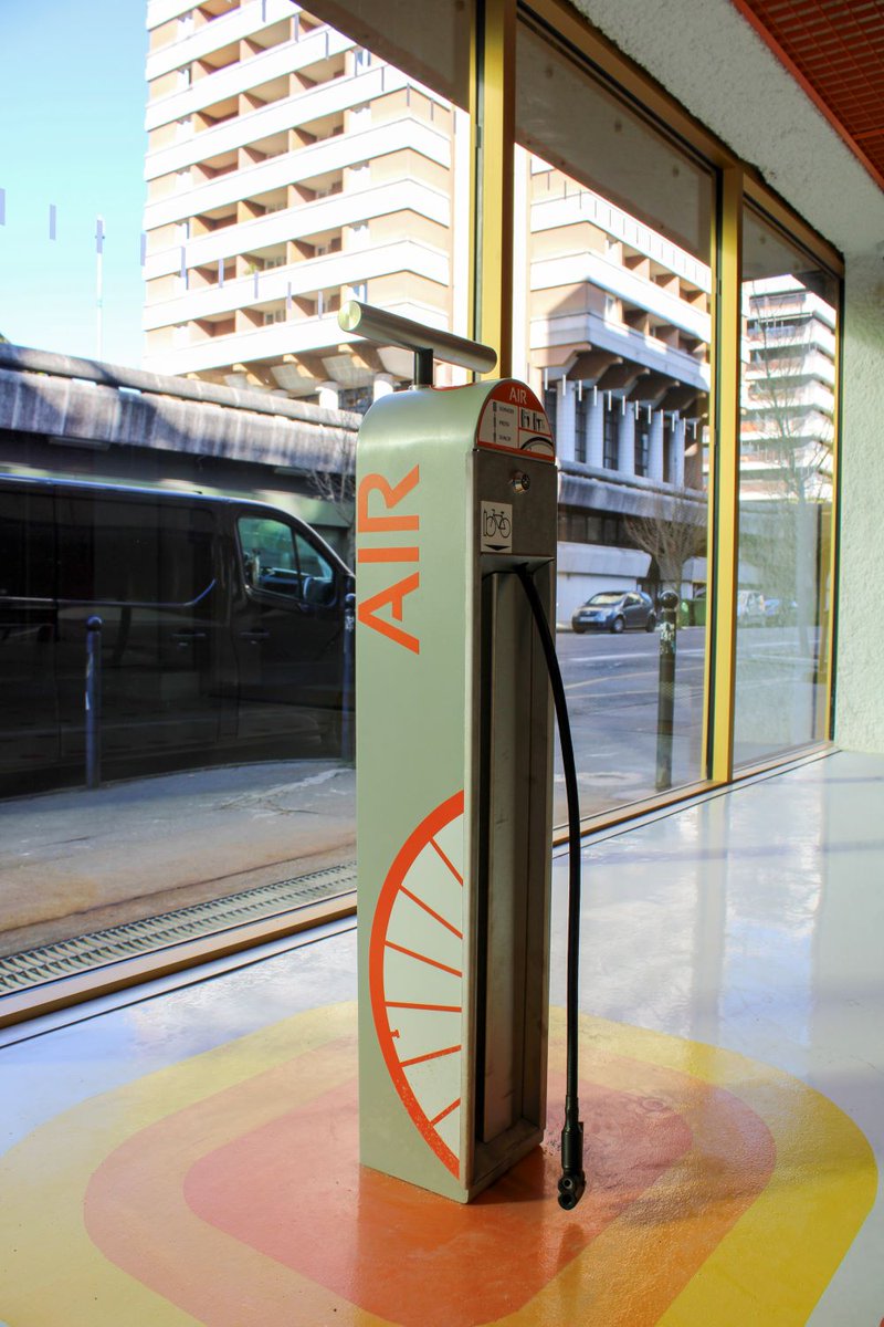 CirculationBxM's tweet photo. 🅿️🚴♀️🛴 La #METSTATION de #Mériadeck
📌#Parking8mai1945 - @Bordeaux
@BxMetro
Crédit 📸 @MTPK_Bordeaux
👉Vous cherchez un parking sécurisé pour vos #mobilitésdouces ? Testez la #METSTATION :
✔️ Parc 🚴♀️, cargos, handybikes et 🛴
✔️ Services
✔️ 45€/an
🌐https://t.co/TjznC6JjUx https://t.co/kOi5spMFwa