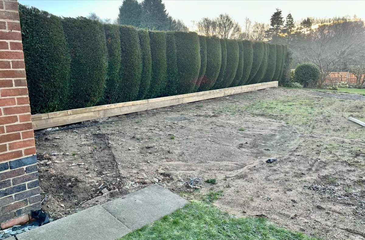 _arbordeck's tweet photo. 🌟 Through frost and mud, AMS tackled their Trex decking install, and it's now a masterpiece! 🥶 Despite the chilly start, this deck is now ready to chill in style! 😊 Bring on summer vibes with a cosy area perfect for those sunny days! ☀️ #TrexDecking #OutdoorLiving 🏡✨ https://t.co/y8Cubjxr3R