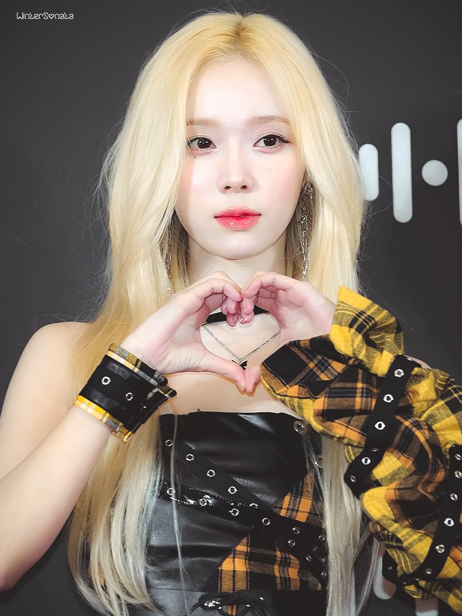 ws0101_wt's tweet photo. 𝐆𝐨𝐝 𝐌𝐢𝐧𝐣𝐞𝐨𝐧𝐠💛
#에스파 #aespa
#윈터 #WINTER #ウィンター https://t.co/KXuJd64LTs