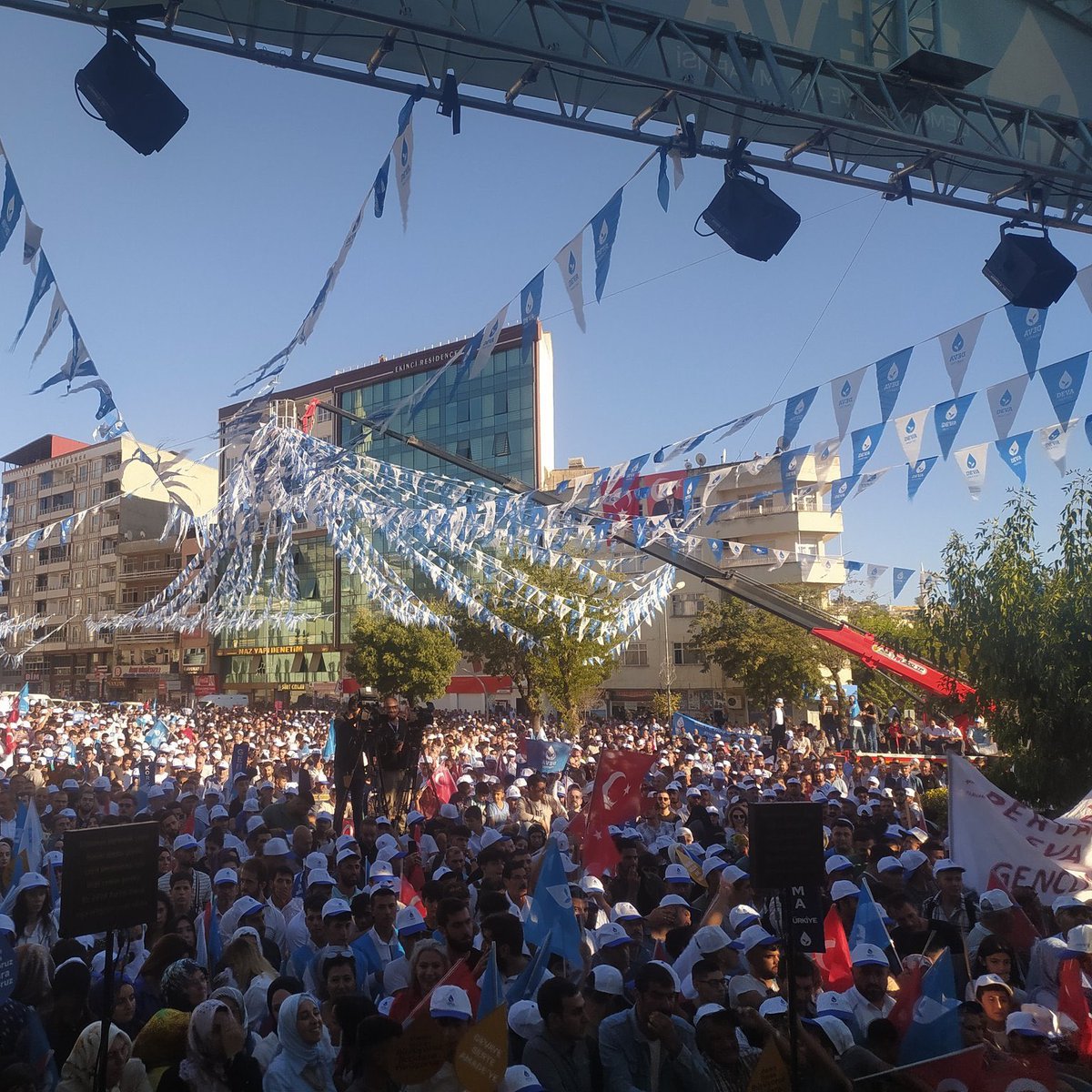 UmutDayanan's tweet photo. 31 Mart 2024 tarihinde gerçekleştirilecek yerel seçimlerde partimizin Siirt Belediye Başkan Adayı olarak gösterilen, Siirt teşkilatımızın kuruluşundan bu yana birlikte onurla yol yürüdüğümüz Rıdvan ÇELİK arkadaşımızı tebrik ediyor, başarılar diliyorum. 

Birlikte Kazanacağız,
Siirt Kazanacak… 💧