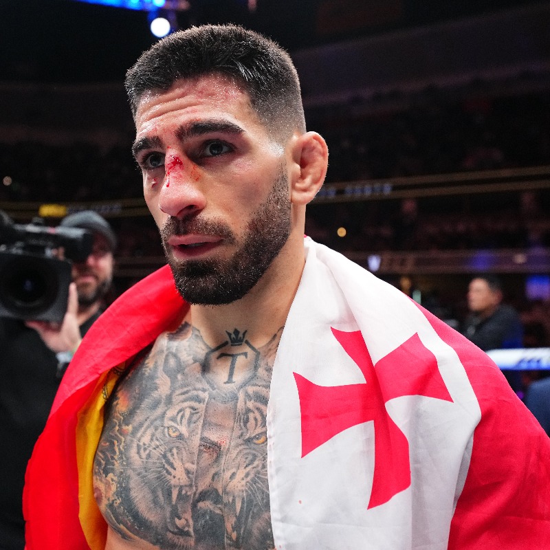 Sky Sports News on X: "Ilia Topuria knocked out Alexander Volkanovski in the main event of UFC 298 at the Honda Center in California to become the new featherweight champion 💥" / X