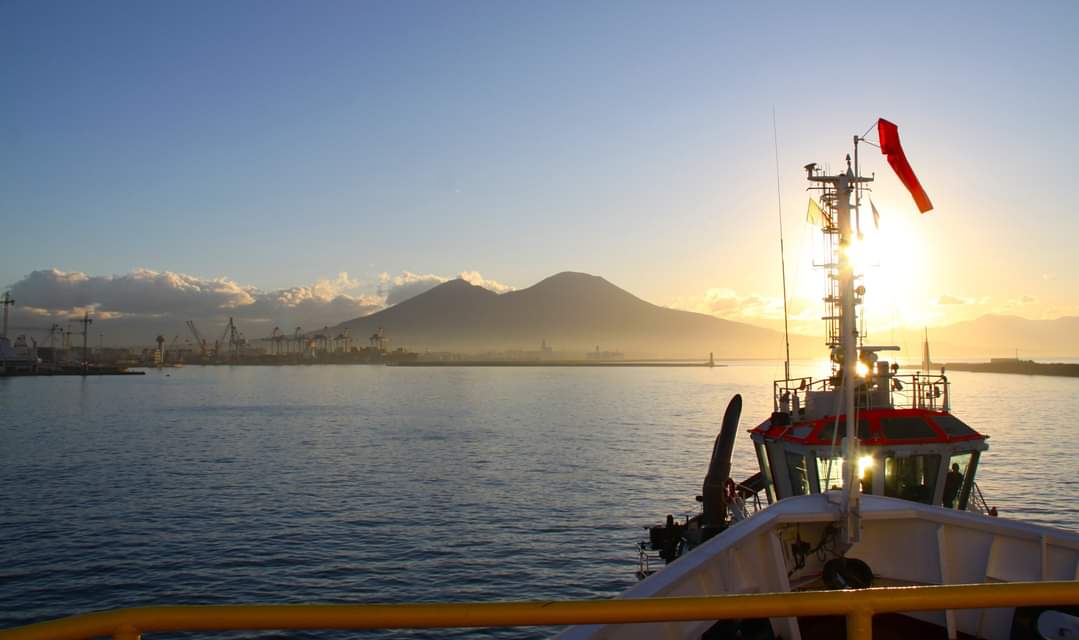 GrigarKevin's tweet photo. Mt. Vesuvius at sunrise. https://t.co/otljxhEJis