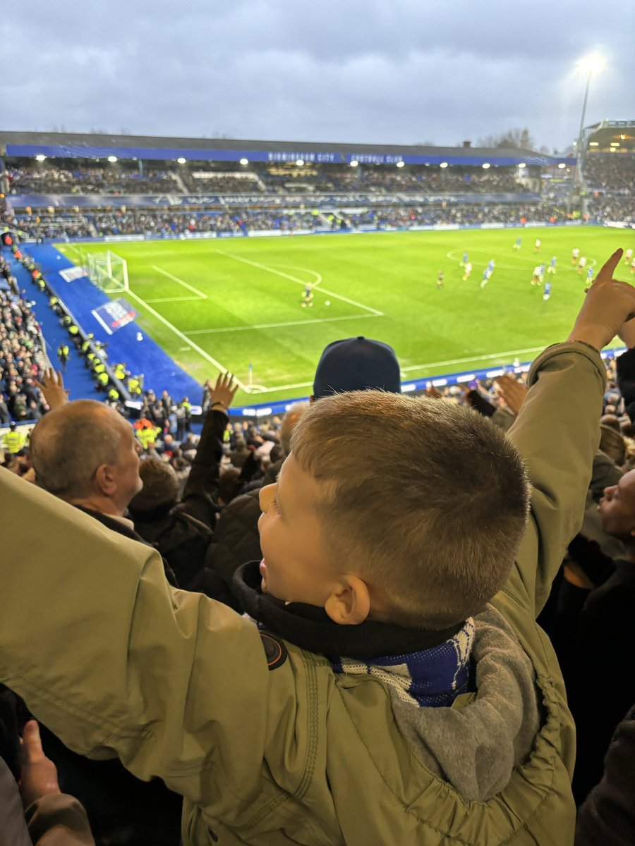 simpson4889's tweet photo. Little man loves his first packed St Andrews 💙 #KRO #BCFC https://t.co/V3qoHdHeQ6