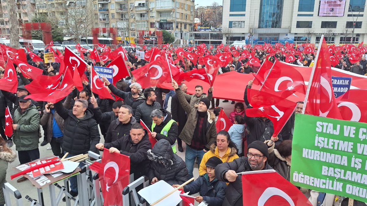 Çıraklar ve Stajyerler olarak sesimizi duyurmak için İSTANBUL’DAN HAYKIRIYORUZ!
3308 mağduriyeti sona ermeli...
<a href="/TBMMresmi/">TBMM</a> 
<a href="/RTErdogan/">Recep Tayyip Erdoğan</a>  
<a href="/turgutaltinok06/">Turgut Altınok 🇹🇷</a> 
<a href="/Akparti/">AK Parti</a> 
<a href="/dbdevletbahceli/">Devlet Bahçeli</a>     
<a href="/UlviYonter/">Dr.İzzet Ulvi YÖNTER</a> 
<a href="/isikhanvedat/">Prof. Dr. Vedat Işıkhan</a>
<a href="/hasandogan/">Hasan Doğan</a> 
Şimdi Değilse Ne Zaman
#ÇırakStajyerTBMMyeSesleniyor