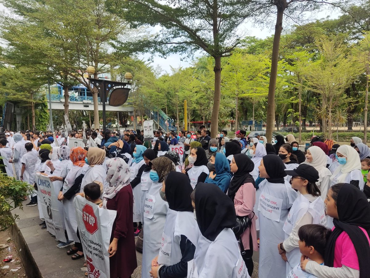 Nazari1010's tweet photo. #End12YearsInLimbo_Indonesia
طبق قانون سازمان ملل در امور مهاجرین و نظر به شرایط کشور مبدا ما یعنی افغانستان تنها راه حل باقی مانده برای پایان بخشیدن بحران پناهجویان افغانستانی در اندونزی اسکان مجدد در کشور سومی است . https://t.co/u07ueeWMZW