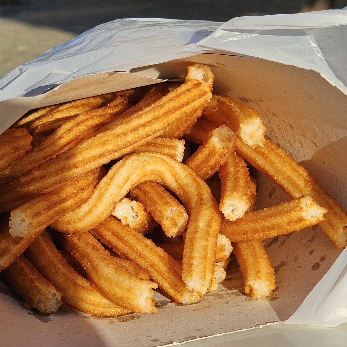 Esta mañana, churros en la Plaza de Abastos de #Jerez ... posiblemente (peleando de cerca con los del Bar El Cazador, también en Jerez) los mejores churros de la Vía Láctea ... 😍