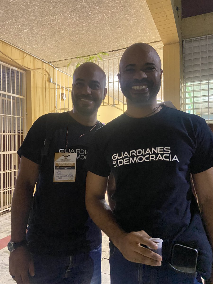 Guardianes en los recintos electorales. 

Todos y todas a votar. 🇩🇴