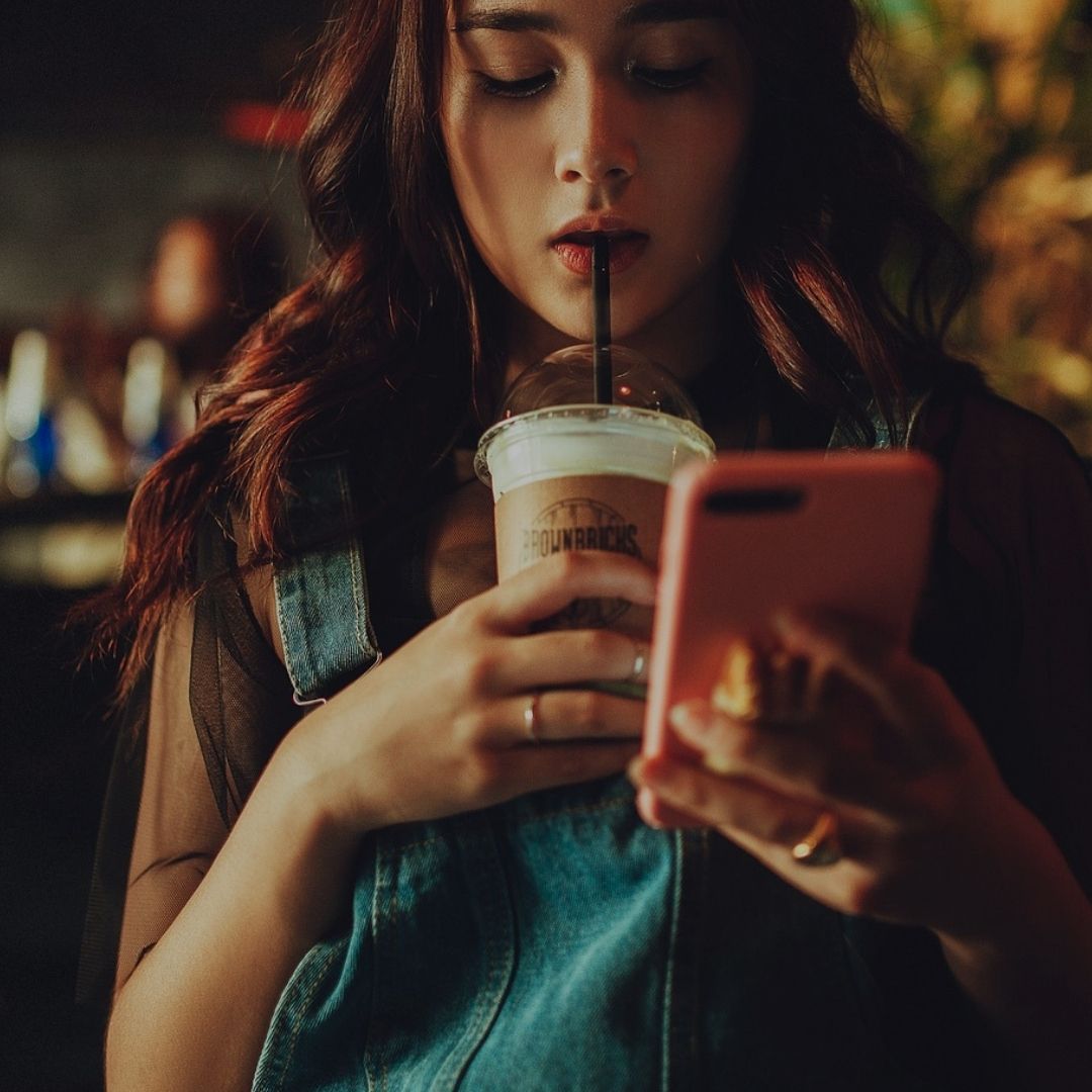 CYBEREEcz's tweet image. Dívají se vaše děti na N E V H O D N Ý obsah na internetu? V dnešní době to není nic neobvyklého, ale na druhou stranu se pak nestačíme divit, co všechno z nich vypadne nebo čeho jsou schopni. #cyberee #bezpecnost #staysafe #cybersecurity #kybernetickabezpecnost #content