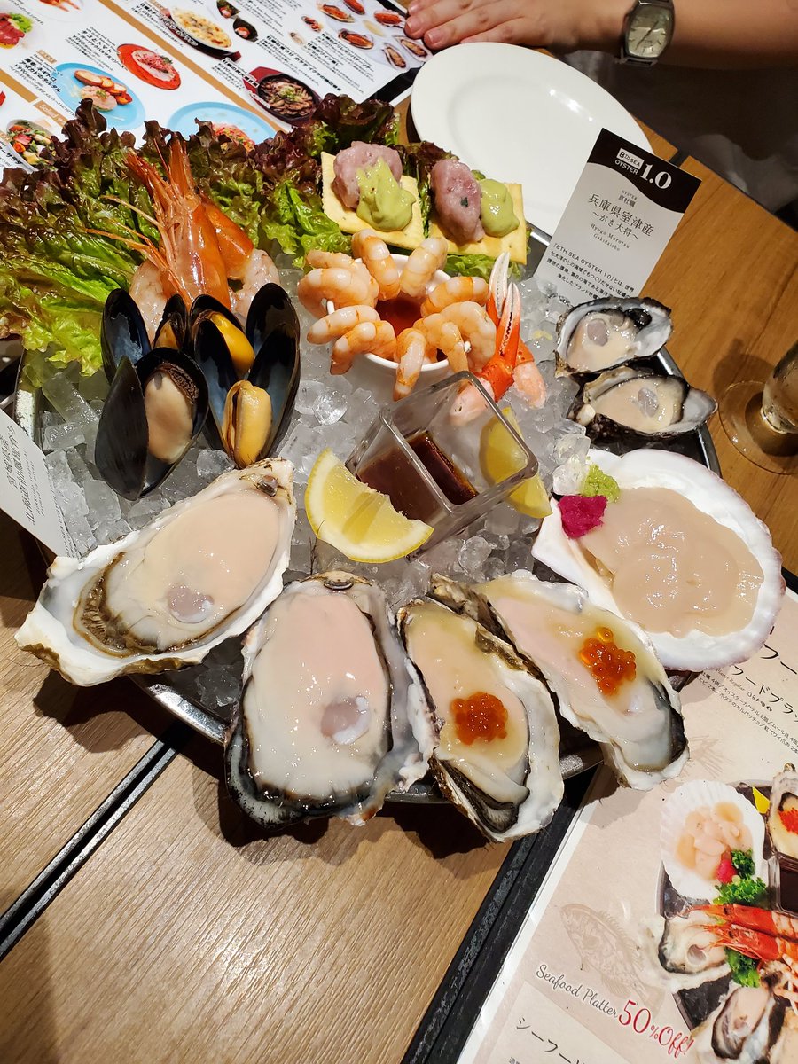 「やっぱりこの店の牡蠣しか勝たんのよ!!」と言いながら酒を喰らう彼女を見ながら食べる牡蠣は美味いぜ……👍
#いいねした人全員フォロー 
#いいねした人全員フォローする #拡散希望RT 
#RTした人全員フォローする 
#フォローした人全員フォローする 
#土日はフォロワーさんが増えるらしい