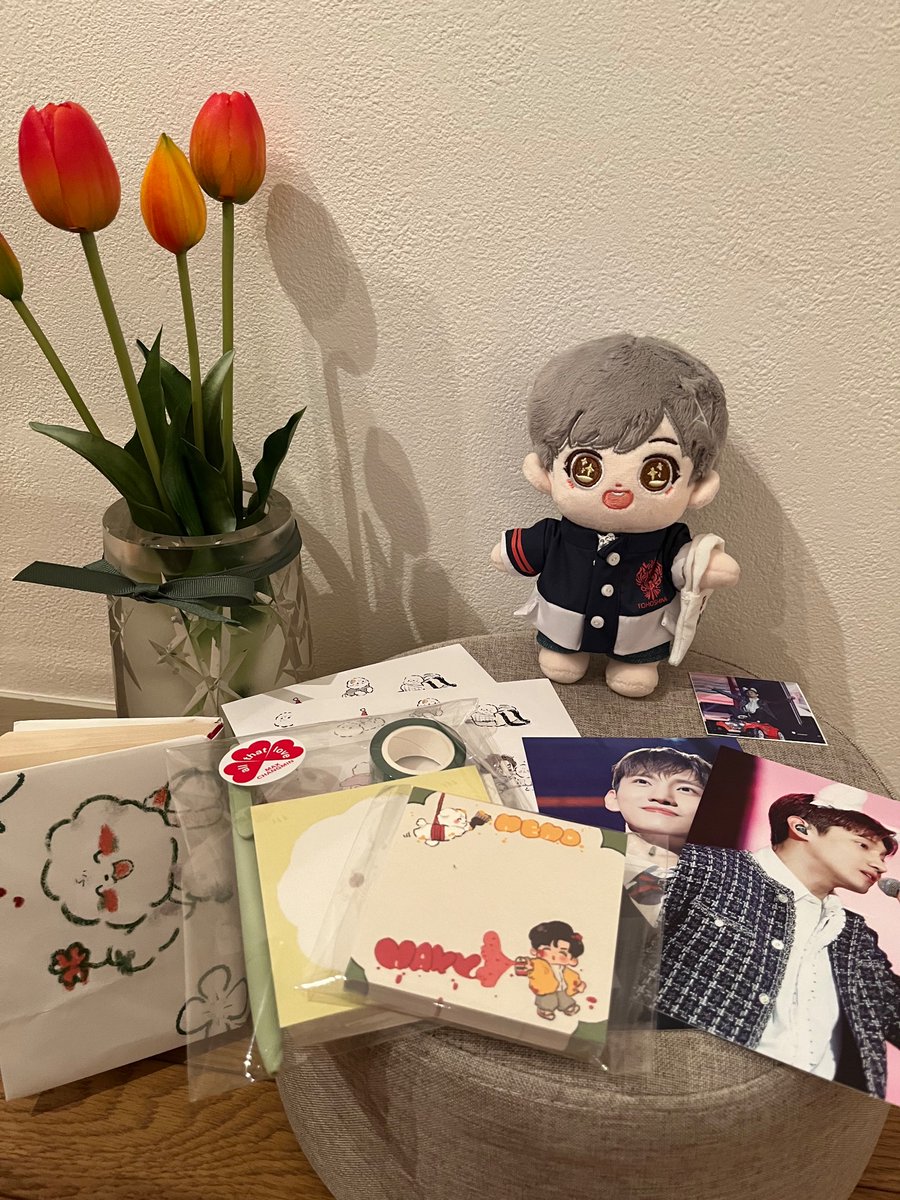 changminkawaii's tweet photo. チューリップ🌷可愛く咲いてます💐
花束を包んでいたポッチ버찌🐶🍒の包装紙可愛いので捨てられずブックカバーに💕
#2십년동안_내겐늘1등인_88년생에게
#영원한_나의소년_창민아_생일축하해 #IAM_with_MAXDay 
#最強バンビの誕生日
チャンミン #MAXCHANGMIN #최강창민 #東方神起 #동방신기 #TVXQ https://t.co/rWsrvmrxGC