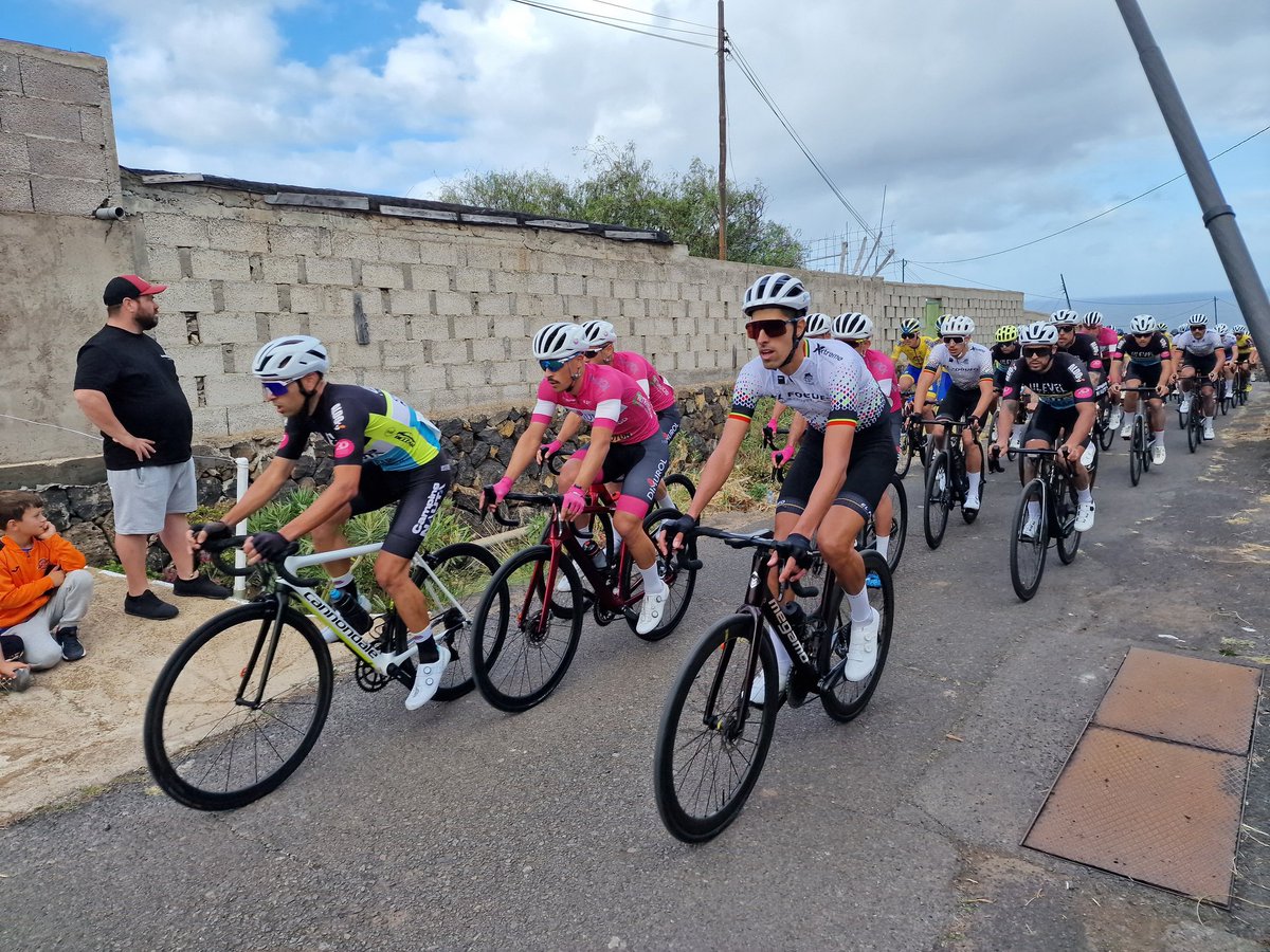Hoy estamos disfrutando de un día de ciclismo en Jover. Sigue en directo la prueba en athlinks.com/event/384814/r…
